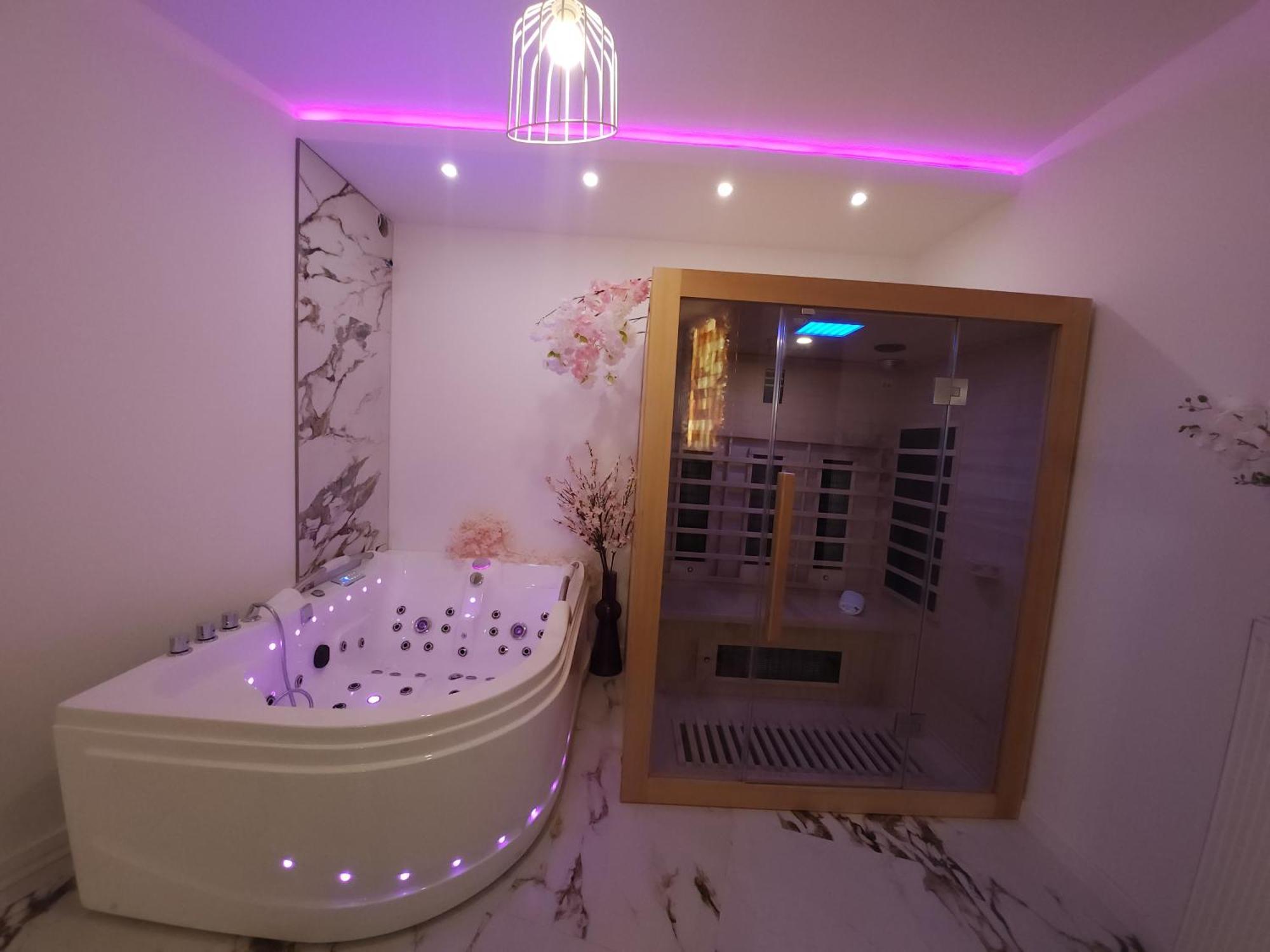 New In Gdansk! Red Room In The Heart Of Gdansk - Bdsm - With A Luxury Jacuzzi And Access To A Sauna Gdańsk Exterior foto
