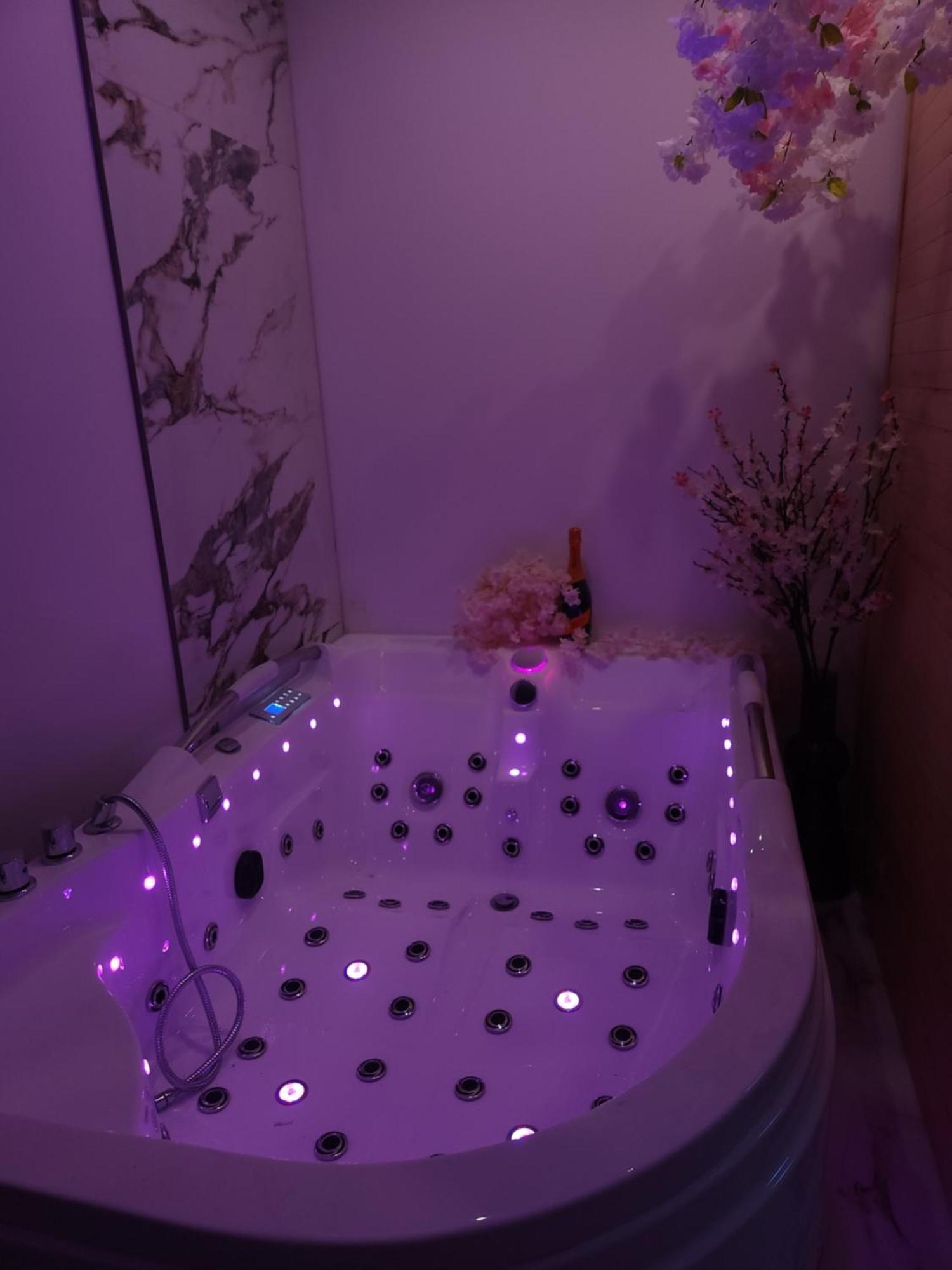 New In Gdansk! Red Room In The Heart Of Gdansk - Bdsm - With A Luxury Jacuzzi And Access To A Sauna Gdańsk Exterior foto